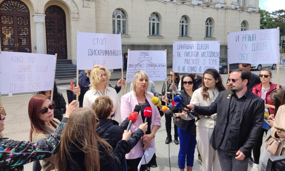 Muke po gradskom menadžeru: Obećala isplate, pa iznervirala roditelje FOTO