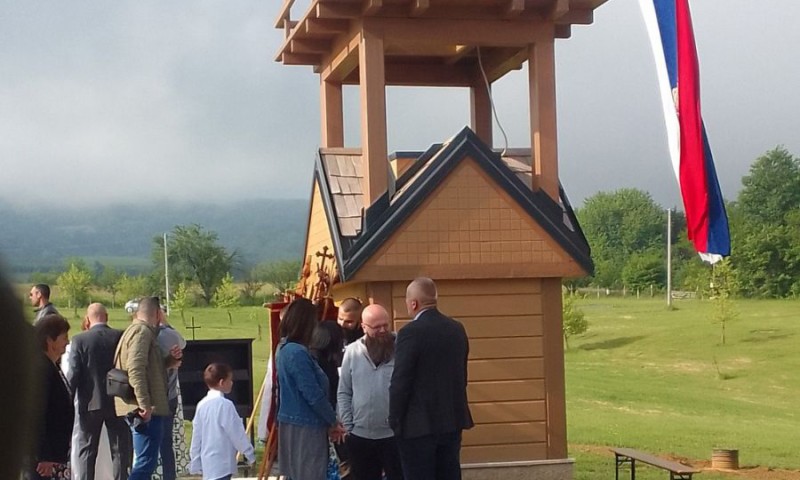 Vjernici se okupili: Mitropolit Fotije osvještao crkvu brvnaru u Borogovu