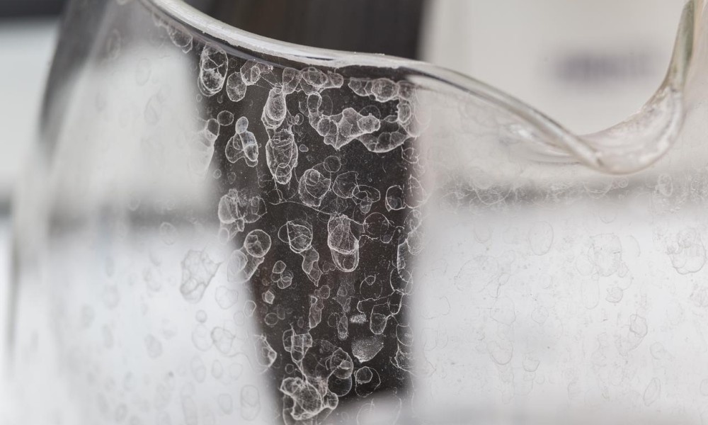 Brzo i efikasno: Uklonite bijele mrlje sa staklenih čaša uz pomoć ovih trikova