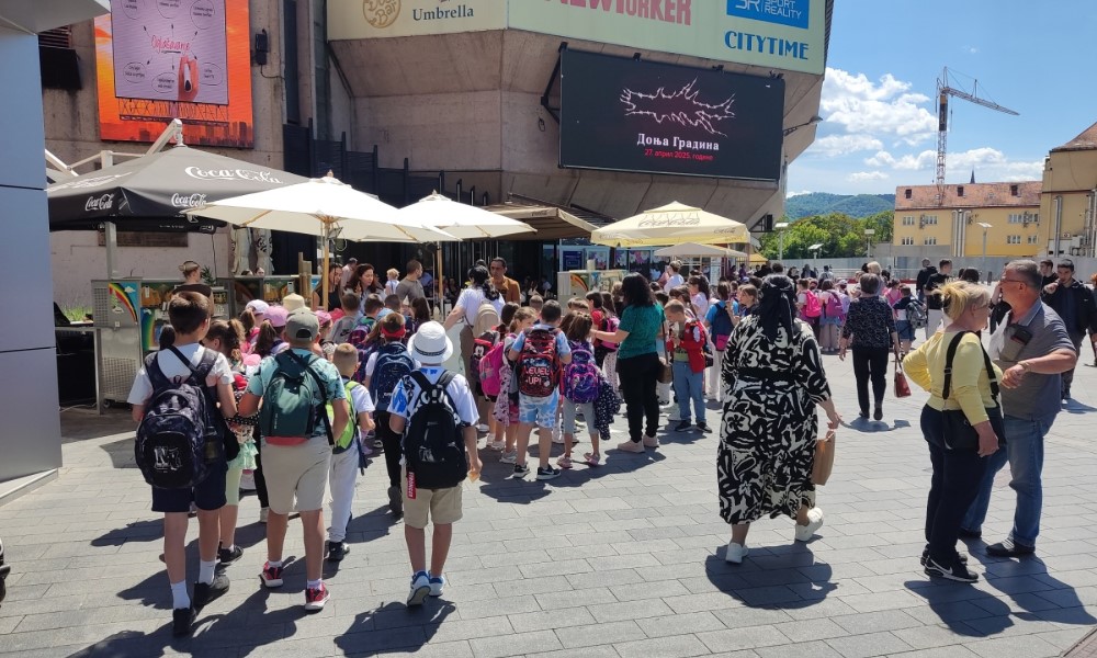 I najmlađi Banjalučani znaju: Sladoledom sa Trga Krajine protiv vrućine FOTO/VIDEO