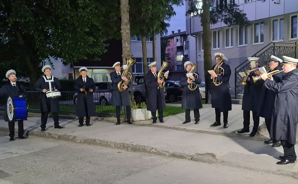 Jedini grad u Srpskoj koji čuva tradiciju: Truba jutros probudila Doboj VIDEO