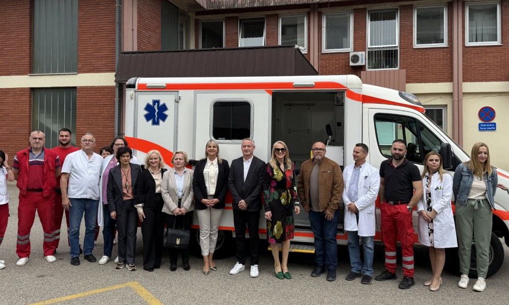 Vrijedna donacija: U banjalučki Dom zdravlja stiglo sanitetsko vozilo