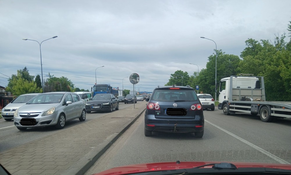 Vozačima trebaju “konjski živci”: Iz Banjaluke prema Laktašima “mic po mic”