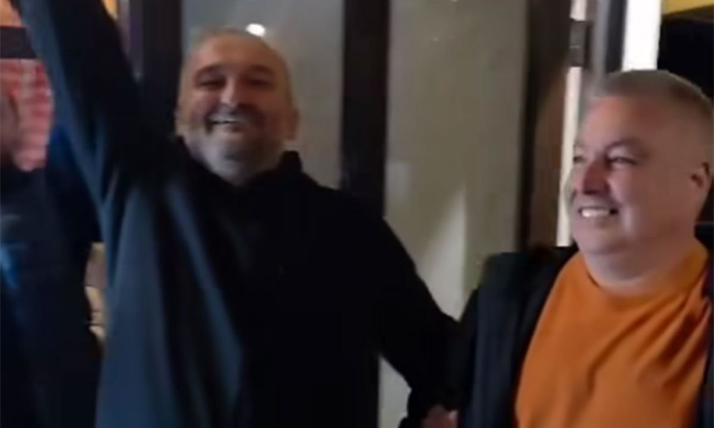 I to je moguće: Pobjednik izbora u Hrvatskoj slavio u gaćama VIDEO