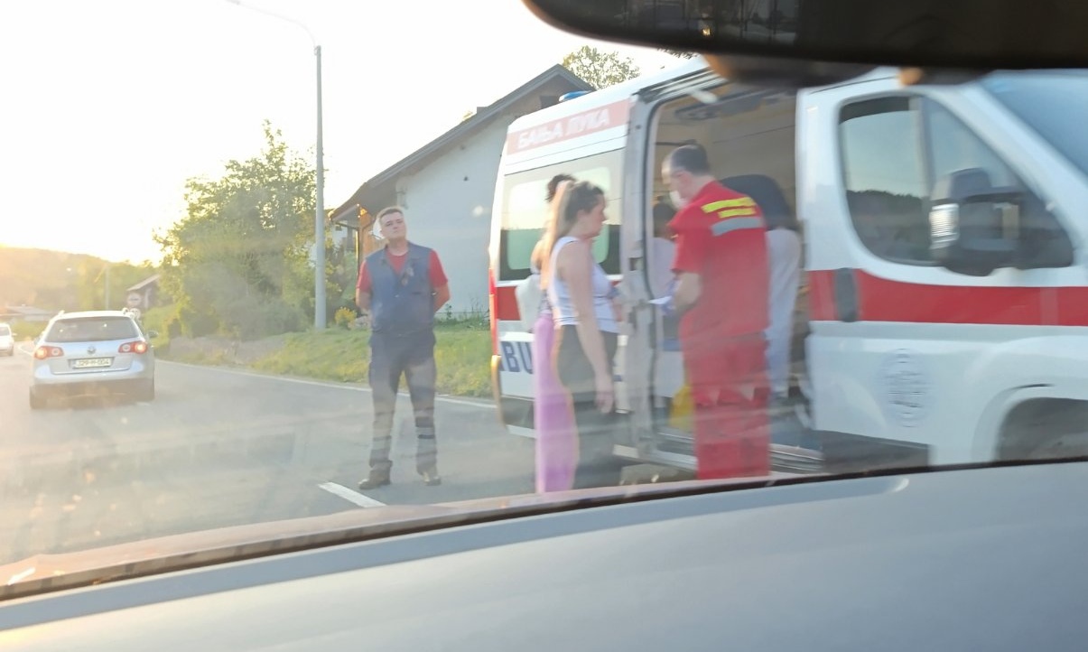 Nije poznato da li ima povrijeđenih osoba: Saobraćajka na izlazu iz Banjaluke FOTO