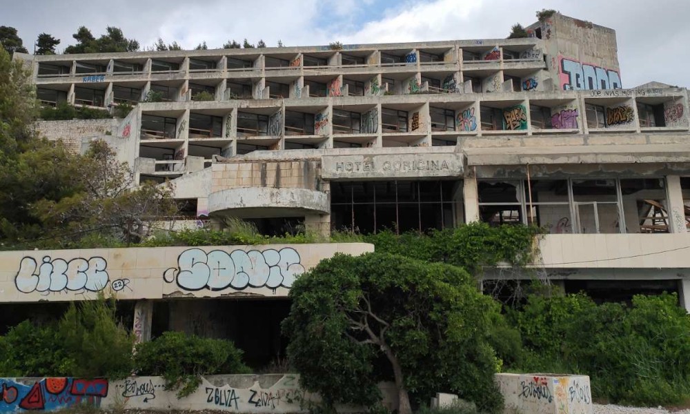 Mještani ogorčeni: Jugoslovenski Havaji danas tužna uvala napuštenih hotela