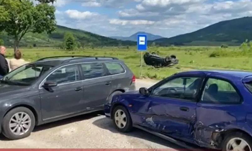 Teška saobraćajka na Manjači: Sudar tri vozila