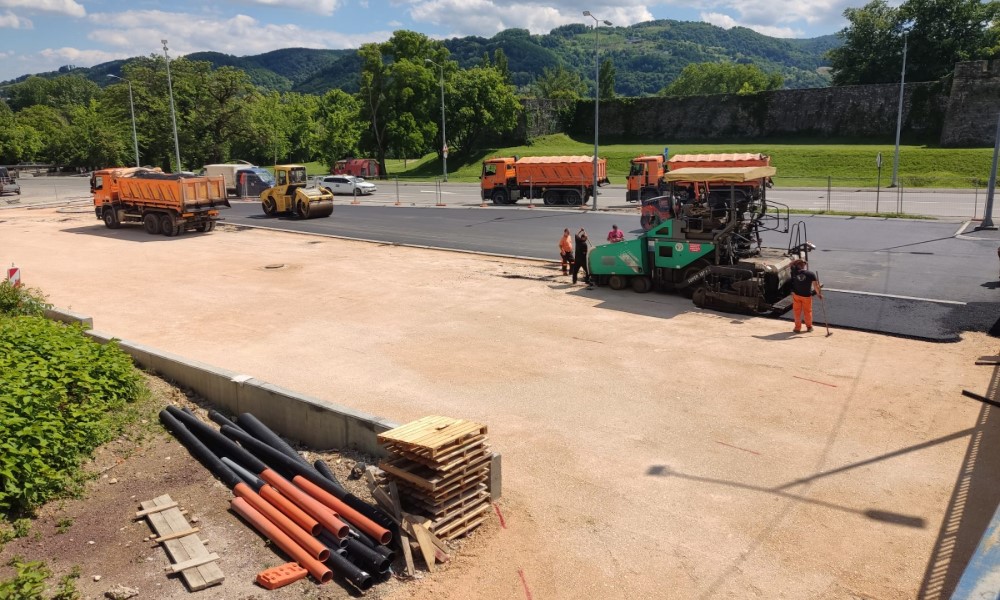 Asfaltiranje u toku: Banjaluka uskoro dobija novi parking VIDEO