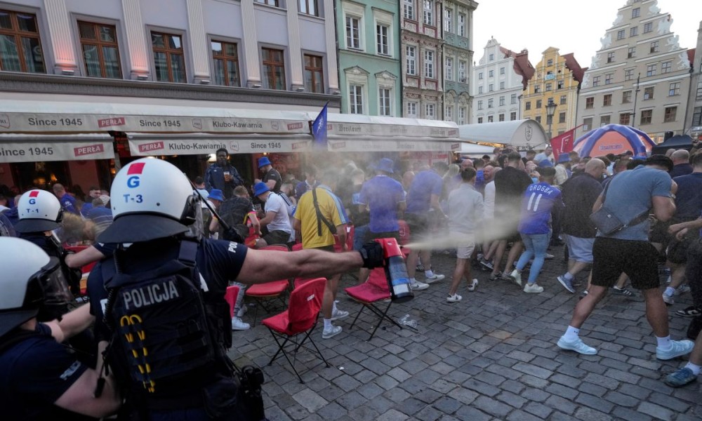 Haos u Poljskoj: Ružne scene pred finale Čelsija i Betisa VIDEO