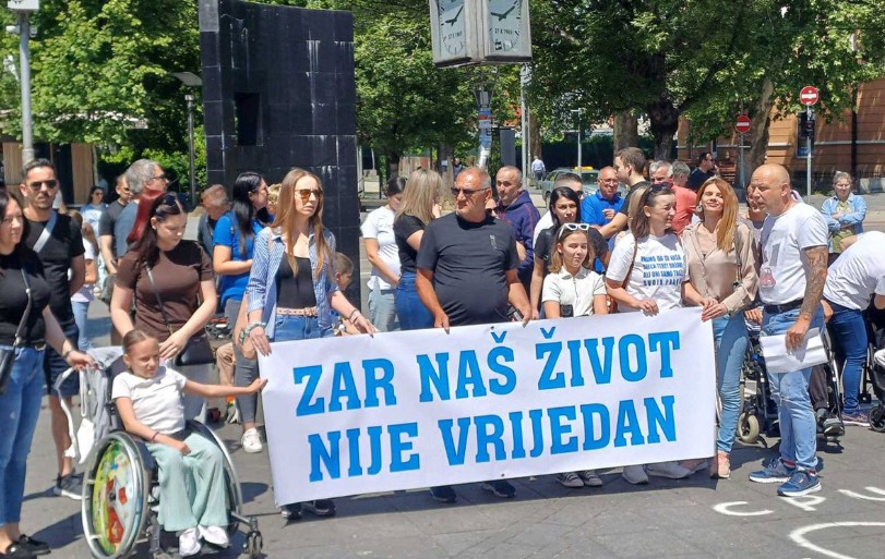 Protest u Banjaluci: Ne možemo više dopustiti nepravdu nad nama i našom bolesnom djecom