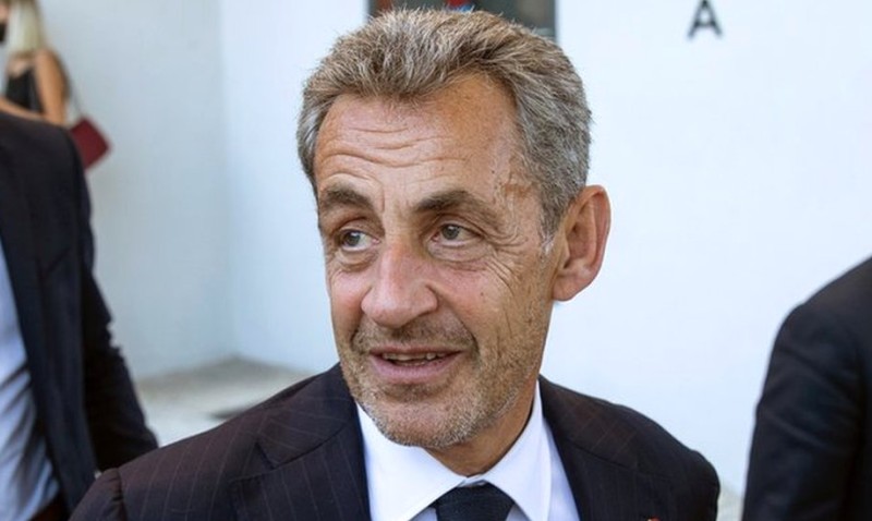 Bivši francuski predsjednik: Sarkozi više ne nosi nanogicu