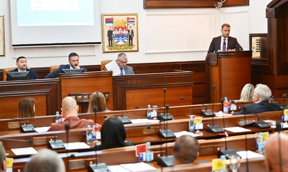 Dva sata bez dnevnog reda: Banjalučki odbornici “čašćavali” jedni druge