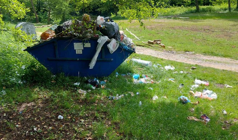 Ružna slika kvari ugođaj: Smeće pored manastira Moštanica