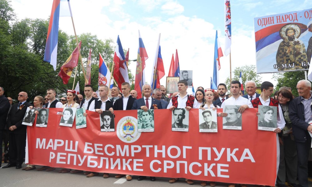 U slavu borcima za slobodu: Povodom Dana pobjede održan marš “Besmrtnog puka” u Banjaluci FOTO