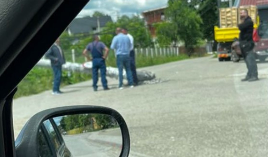 Vozilom oborio elektro stub: Veći dio banjalučkog naselja ostao bez struje