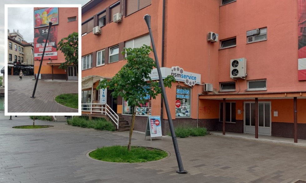 Već odavno nakrivljen, ali niko ne mari: Oštećen stub rasvjete u Gajevoj ulici FOTO/VIDEO