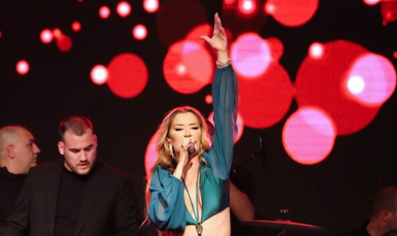 Teu Tairović u Novom Pazaru gađali jajima: “Širi blud i nemoral” VIDEO