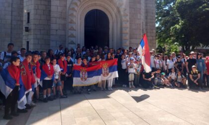 Vjernici se okupili: Oko 200 hodočasnika u litiji od Trebinja do manastira Mrkonjića
