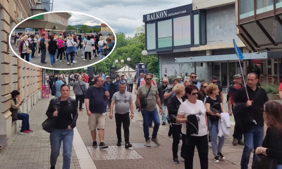 Sa ljepšim vremenom sve ih je više: Grupe turista danas “okupirale” centar Banjaluke FOTO/VIDEO