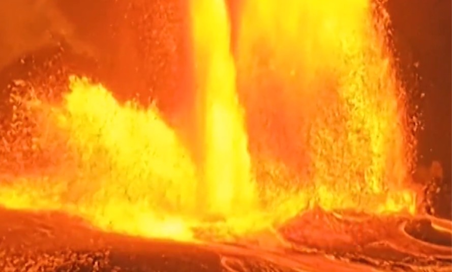 Lava teče niz padinu: Proradio jedan od najaktivnijih vulkana na svijetu VIDEO