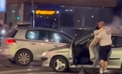 Nakon udesa djevojku primio u naručje: Viteški potez mladića nije prošao nezapaženo VIDEO