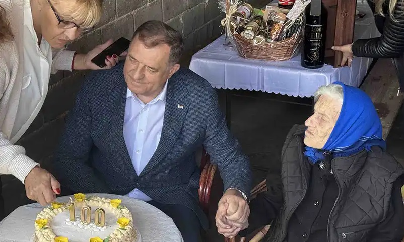 Baka Ljeposava sa Manjače proslavila 100. rođendan: Slavlju prisustvovao i Dodik