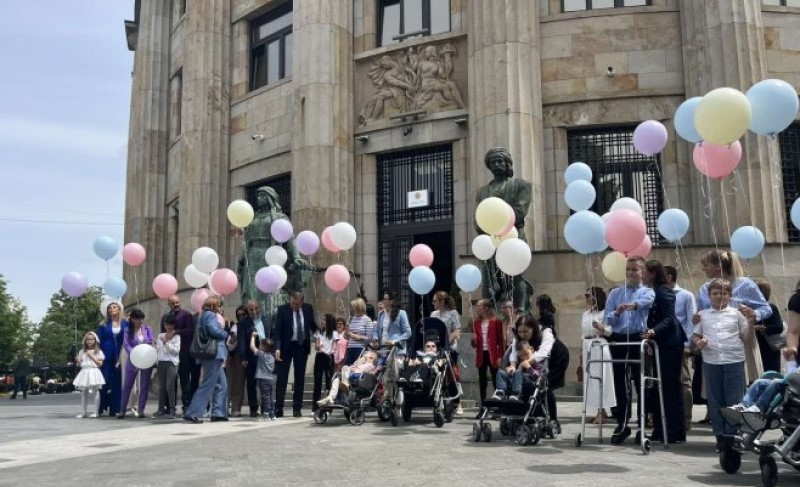 Dodik nakon druženja sa djecom koja se liječe u inostranstvu: Svaka podrška je bitna VIDEO