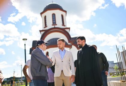 Stanivuković u Dervišima: Osim podrške izgradnji parohijske sale i doma, gradimo i infrastrukturu
