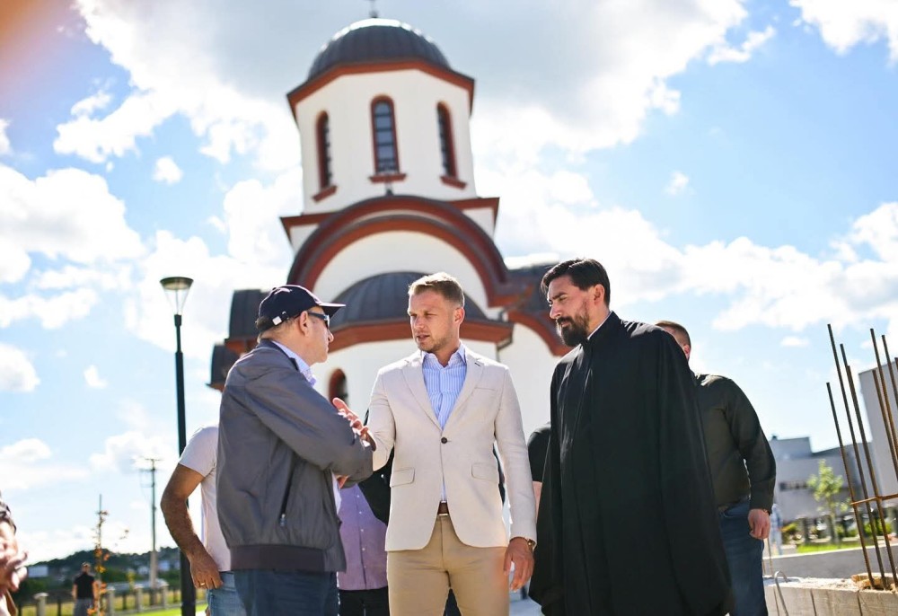 Stanivuković u Dervišima: Osim podrške izgradnji parohijske sale i doma, gradimo i infrastrukturu