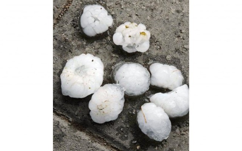 Nevrijeme u Kozarskoj Dubici: Padao led veličine jajeta VIDEO