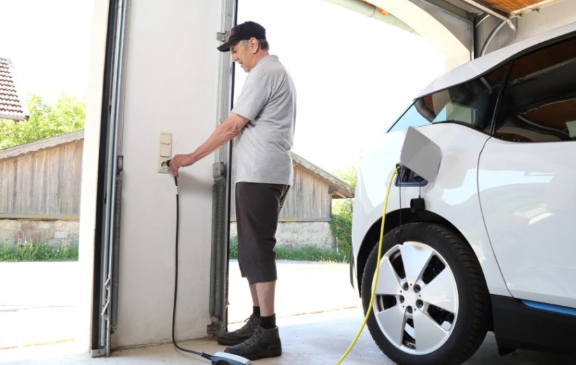 Električni automobili broj jedan: Hoće li se benzinci i dalje prodavati?