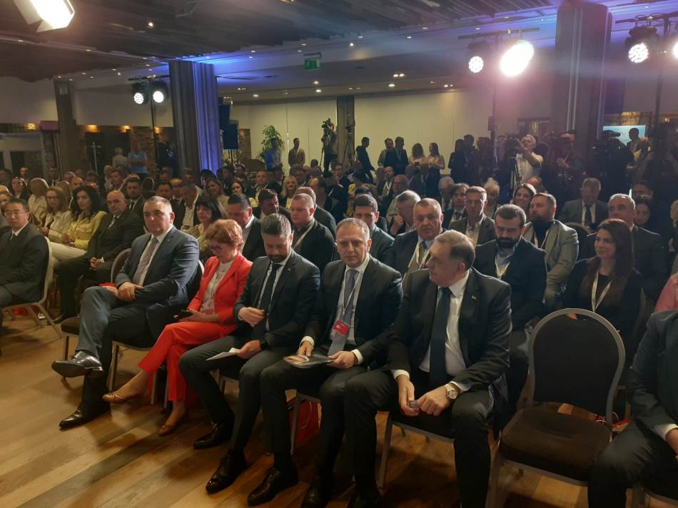 Otvoren ekonomski forum na Jahorini, prisustvuju Macut i Dodik