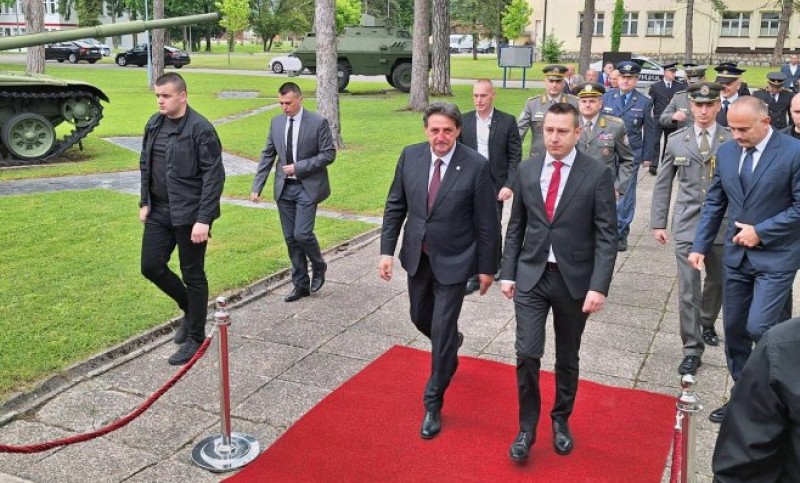 Svečanost u banjalučkoj kasarni “Kozara”: Goganović dočekao ministra odbrane Srbije