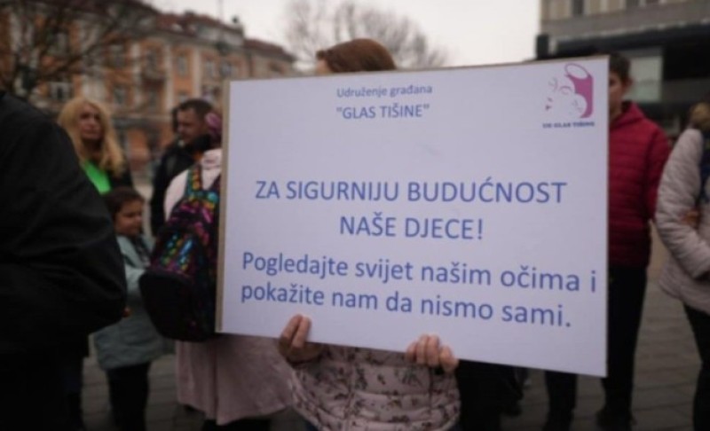 Kap nezadovoljstva prelila čašu: Roditelji njegovatelji izlaze na Trg Krajine u Banjaluci