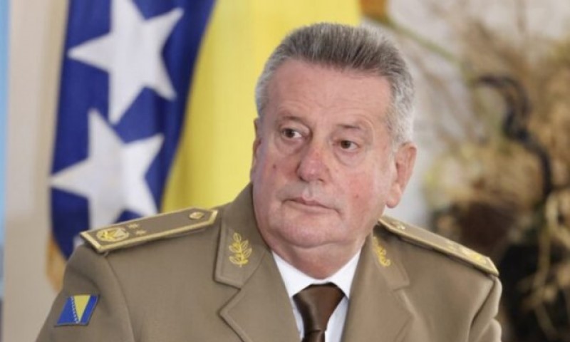 Generali iz reda srpskog naroda očitali lekciju Helezu: Ugrožava profesionalizam i koheziju