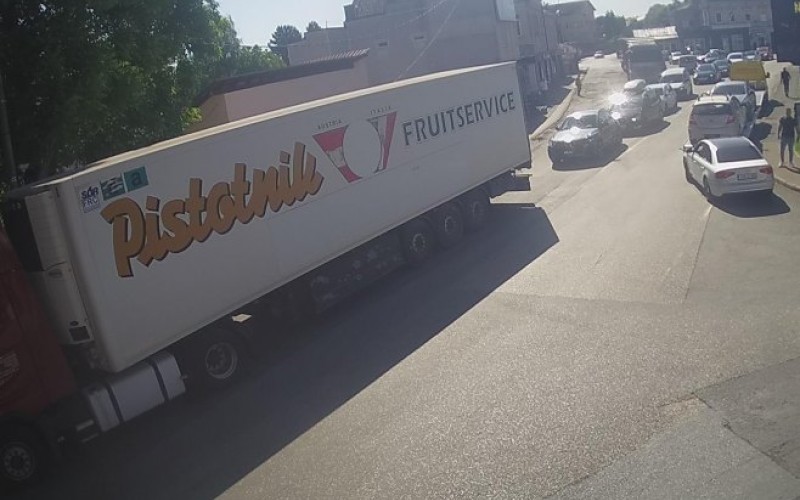 Gužva na izlazu iz BiH: Duge kolone vozila u Gradišci i Velikoj Kladuši