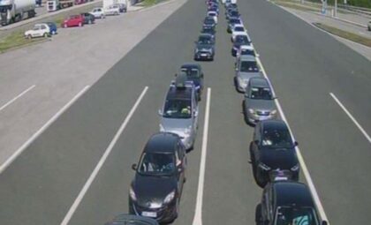 Duga čekanja na prelazima i obustave saobraćaja: Prvomajski kolaps na putevima u BiH