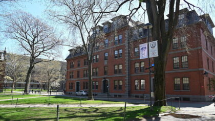 Trampova administracija zatvara vrata stranim studentima na Harvardu