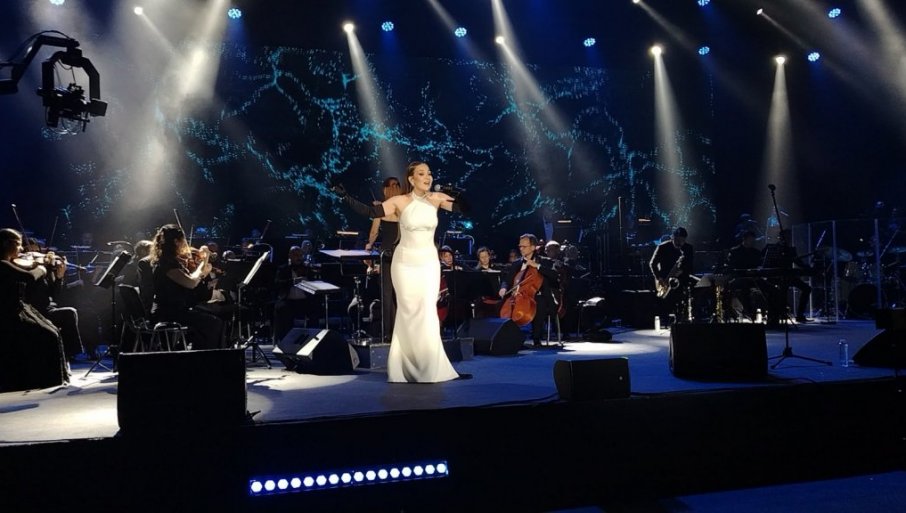 Jelena Tomašević muzikom i pjesmom obilježila jubilej svoje karijere FOTO
