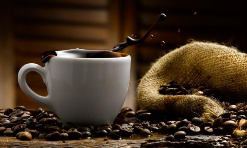 Super trik! Samo jedna kašičica ovog praha u jutarnjoj kafi briše nadutost