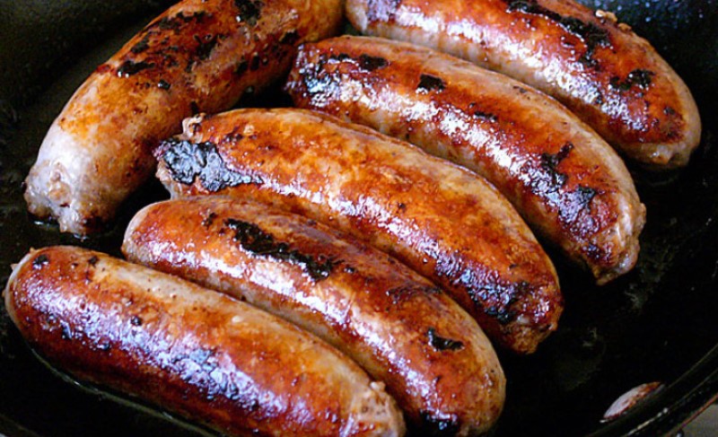 Može li se ona progutati ili ne: Evo šta se dešava kad pojedete kobasicu sa kožom