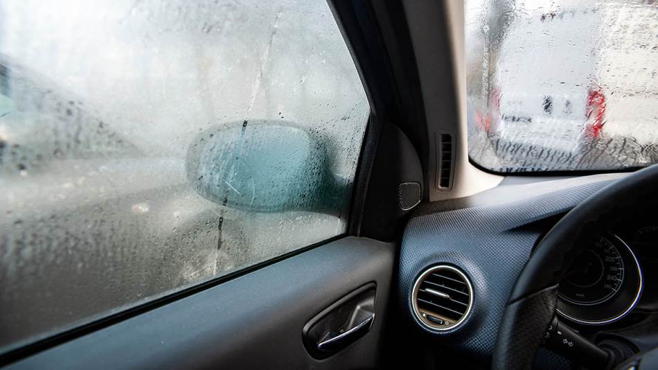 Kako najlakše da odmaglite stakla u automobilu? Isprobajte ovaj način