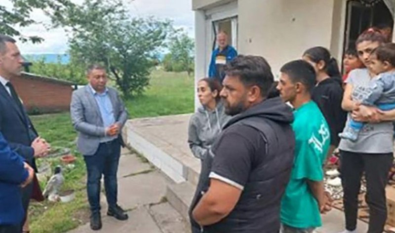 Šokantan napad na porodicu sa petoro djece: Desetomjesečna beba zadobila udarac u lice