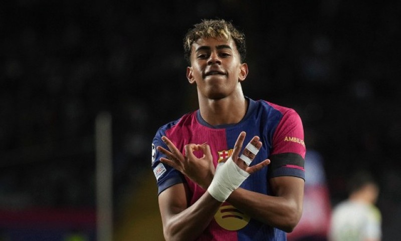 Lamin Jamal u centru pažnje: Glasine o vezi sa britanskom influenserkom FOTO