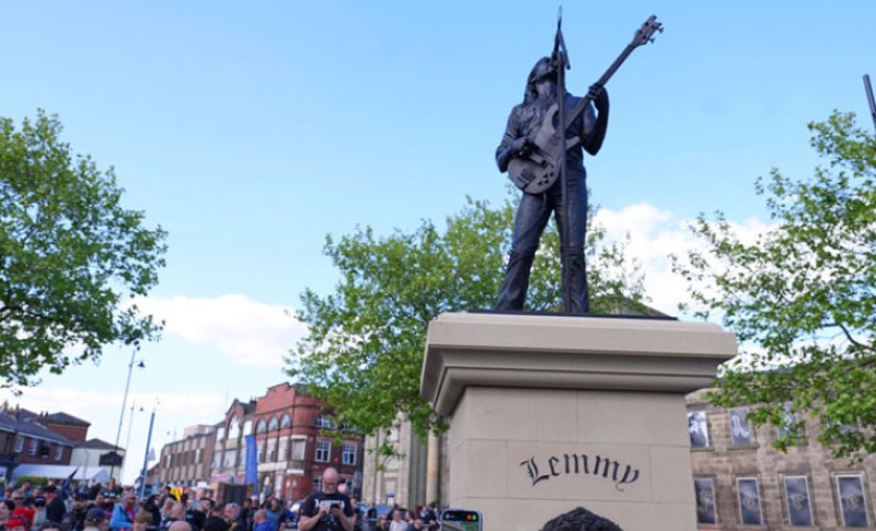 Lemi Kilmister “oživio” u Burslemu: Otkriven spomenik velikanu hevi metala