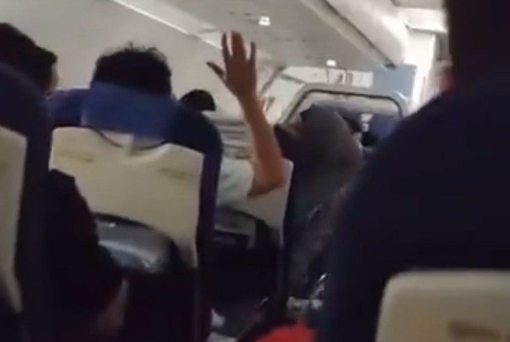 Avion uletio u oluju sa jakim gradom: “Mislili smo da ćemo se srušiti” VIDEO