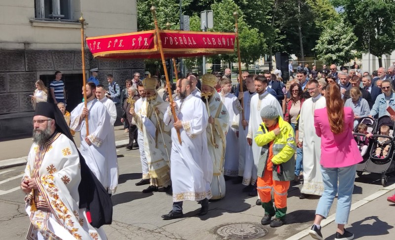 Prisutan veliki broj građana: Počela Spasovdanska litija u Banjaluci FOTO/VIDEO