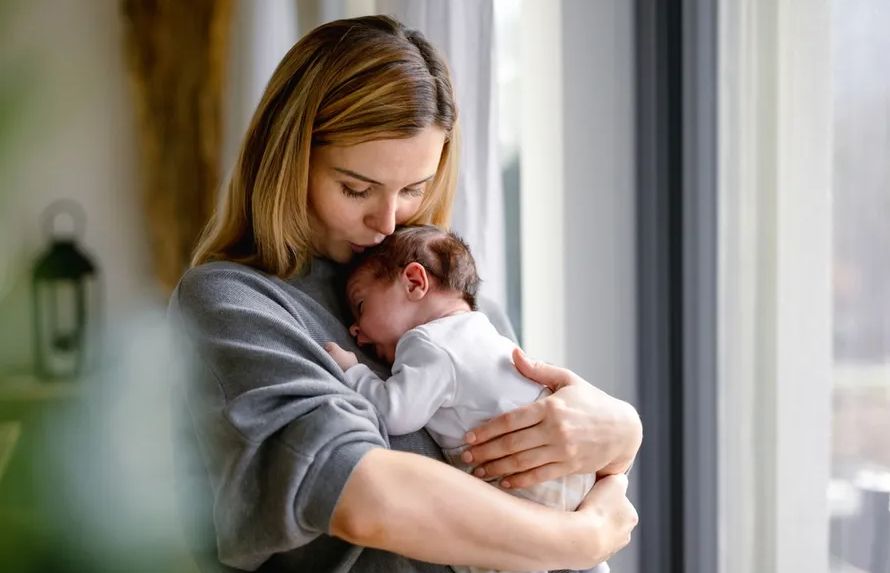 Evropljanke sve kasnije postaju majke: Novi podaci otkrivaju zašto žene u EU čekaju duže nego ikad