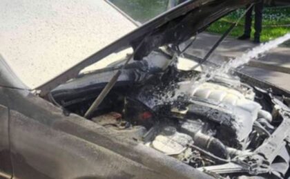 Požar u centru Banjaluke: Vatrogasci gasili vatru na “mercedesu” FOTO