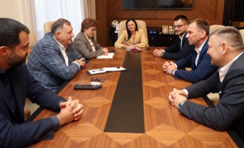 Dodik sa Gajićem: Ugljeviku obezbijediti pet miliona KM za sudske presude